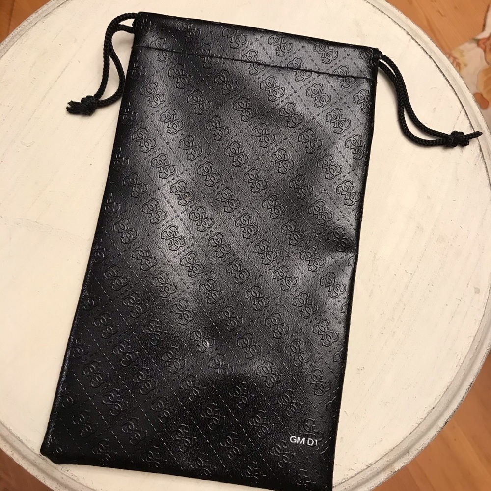 🤓 GUESS Eyeglass Case - Picture 3 of 3
